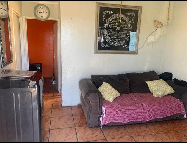 2 BEDROOM HOUSE FOR SALE IN BONTEHEUWEL